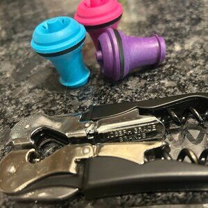 🍷 Wine Accessories Set – Corkscrews & Colorful Bottle Stoppers